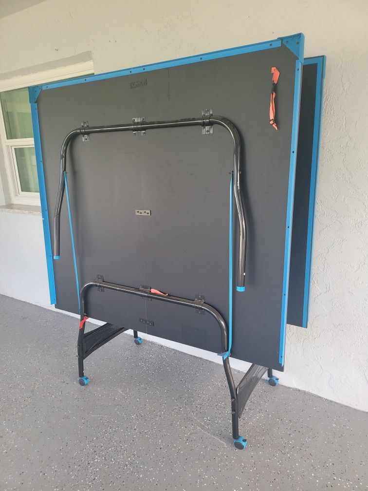 Pin Pon Table