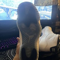 Jordan 11 Legend Blue