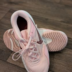 Nike Legend Essential 3 Next Nature Barely Rose