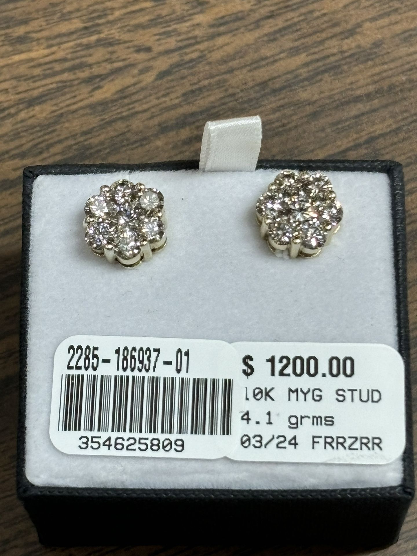 DIAMOND EARRING