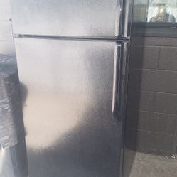 GE, APARTMENT SIZE REFRIGERATOR (DELIVERED)