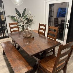 Pottery Barn dining table set 70 in