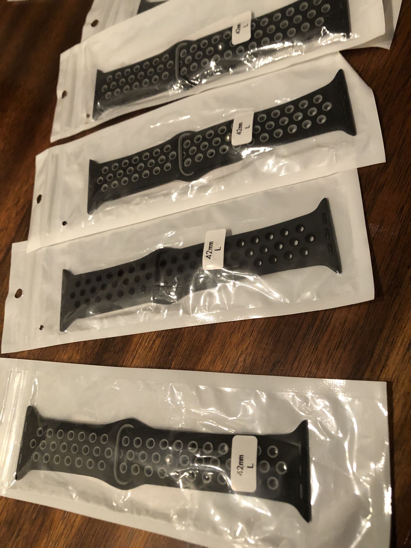 Apple Watch silicon bands brand new 100pcs-2$ each 🔥súper offer 🔥