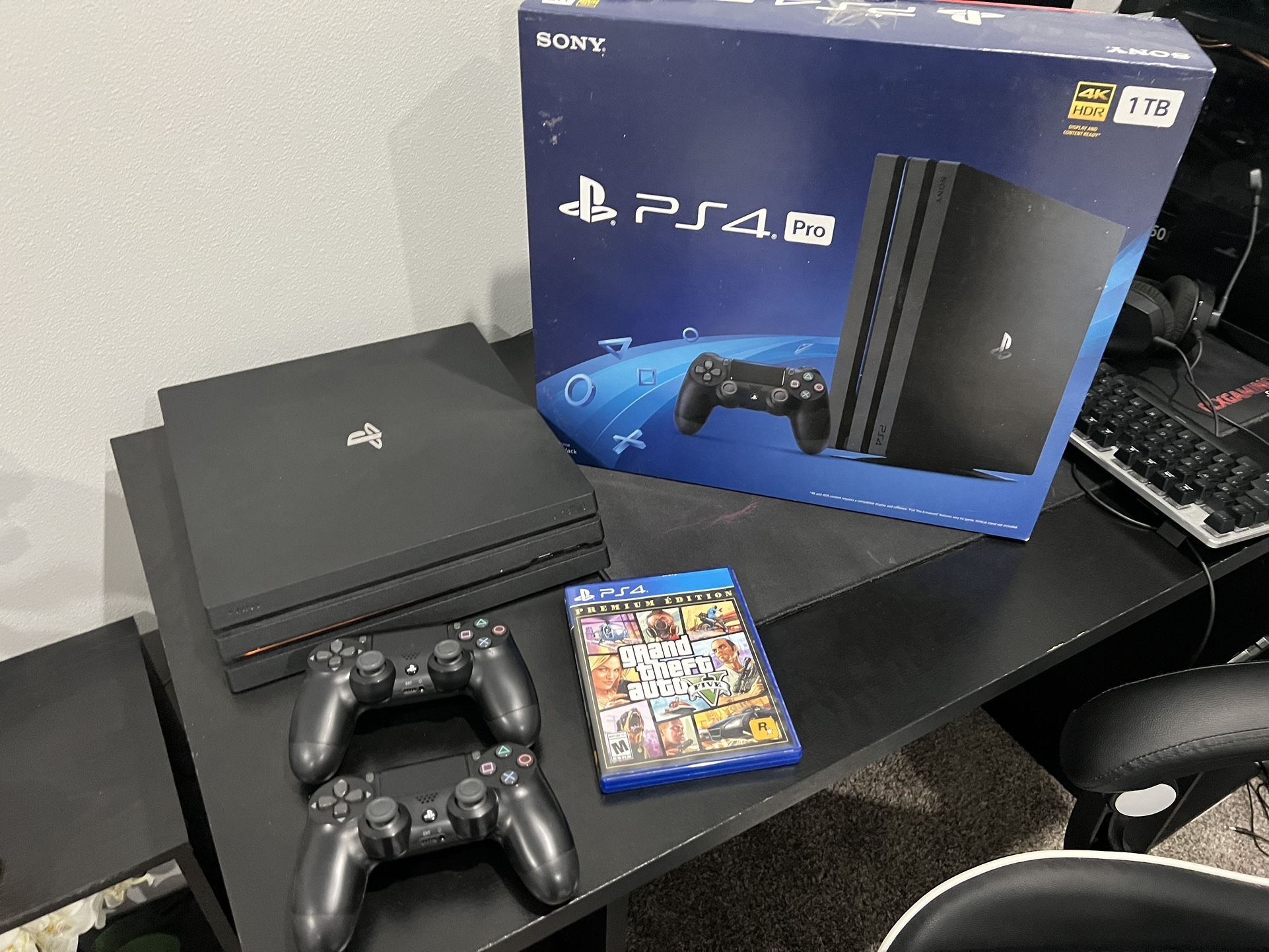 PS4 Pro Console 1TB 4K HDR + 2 Controllers (Used) All Original with  Packaging