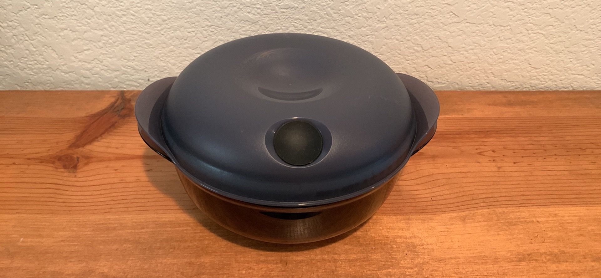 Tupperware Heat N Serve Microwave Reheat-able Bowl and Vented Lid 6 1/4 Cup 5411A