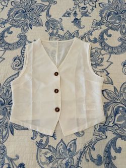 Women’s top.Size https://offerup.com/redirect/?o=TWVkaXVtLk5ldw==.