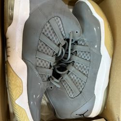 Jordan Max Aura Size 12M