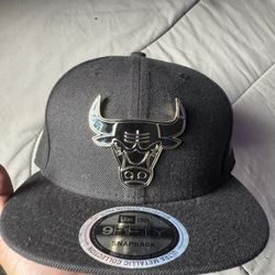 Black Bulls SnapBack THROW OFFER NEED GONE