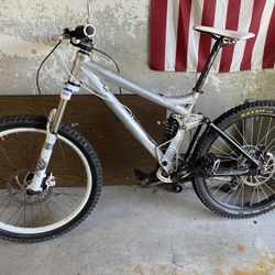 Ironhorse Sunday Full Suspension Downhill Mountain Bike 