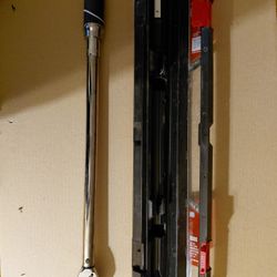 1/2 In Drive Torque Wrench 50-250 ft lbs