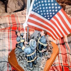 VAN MARK Firefighter Of 9/11 Figurine 2001