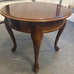 Round Accent End Table