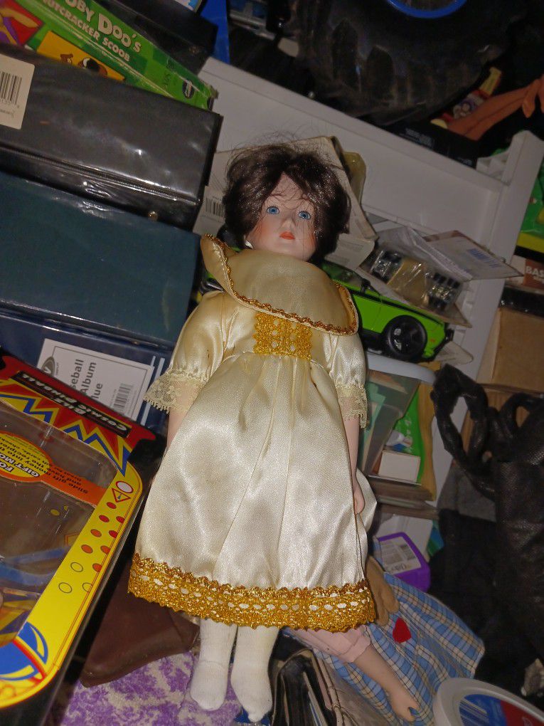Very Old Beautiful 20 Inch China Doll