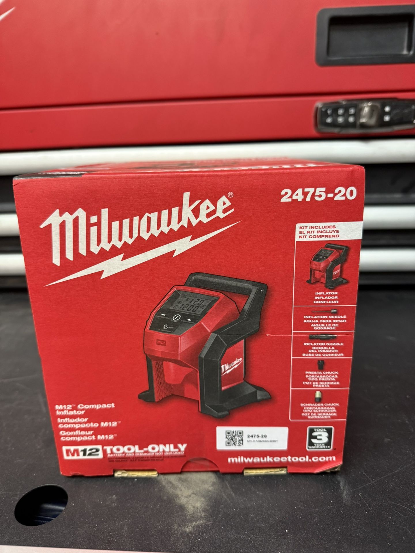 MILWAUKEE M12 12-Volt Lithium-Ion Cordless Electric Portable Inflator (Tool-Only)
