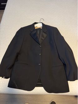 Men’s Italian tuxedo. Very nice condition suit black . 36s