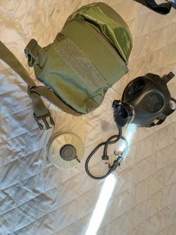Israely M15 gas mask w/filter and carry bag