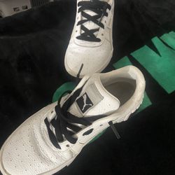 Women’s tennis shoes