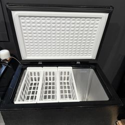 7 cu. ft. Deep Freezer (black)