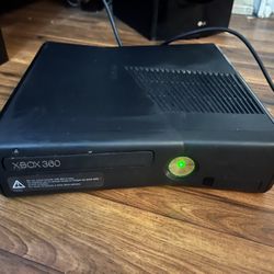 XBOX 360 S Console! Model 1439 - Kinect and games separate!
