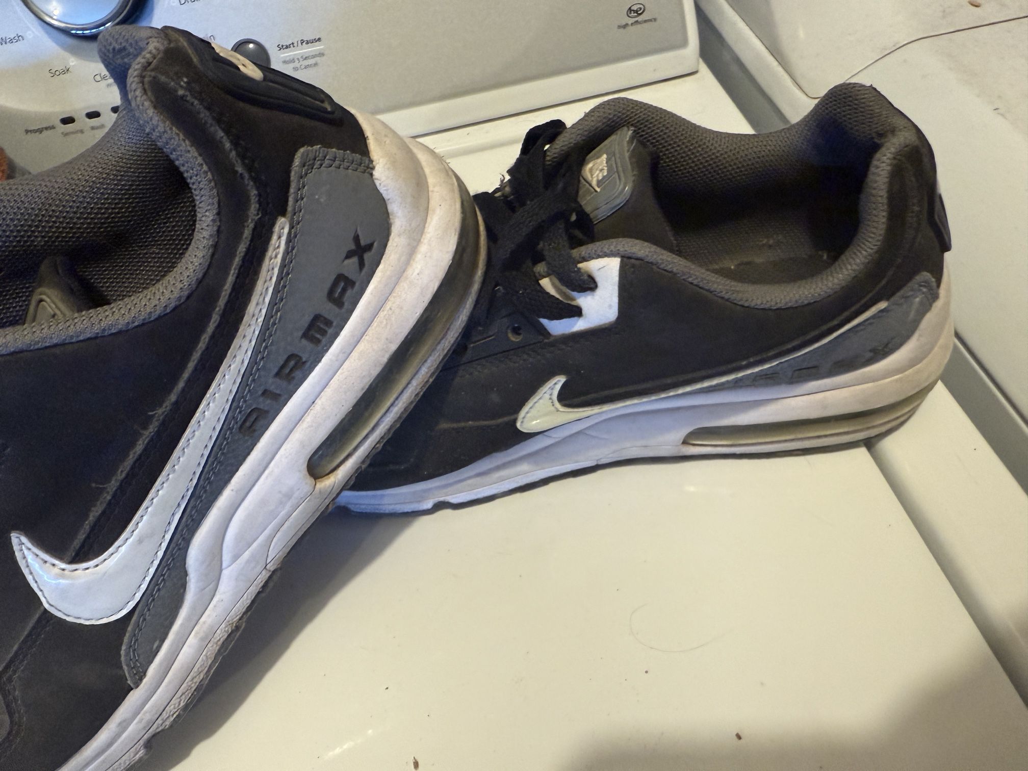 Nike Air Max LTD 3 sneakers in a black and grey colorway