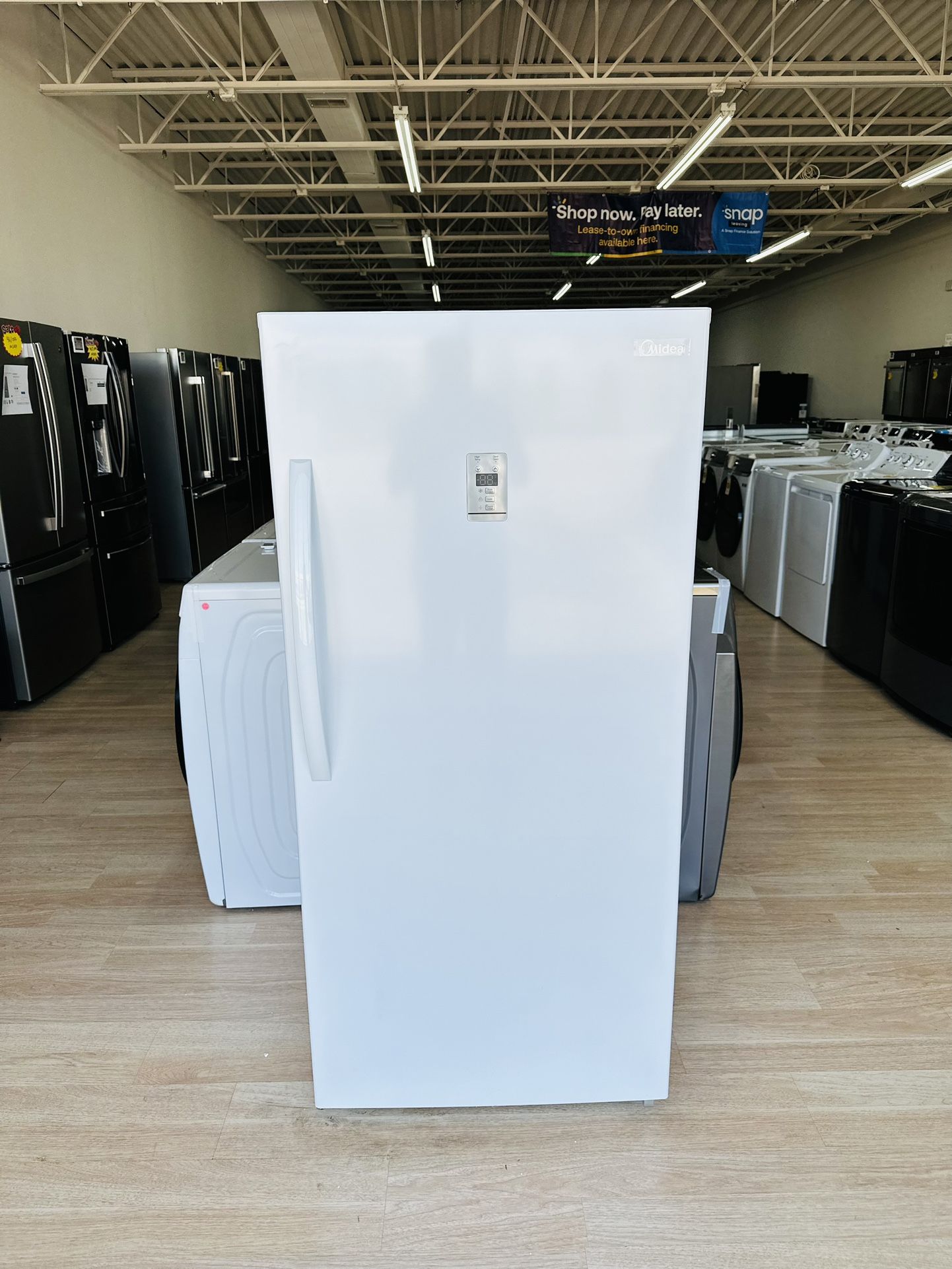 NEW Midea 14 Cu. Ft. Convertible Upright Freezer WHS-507FWEW1