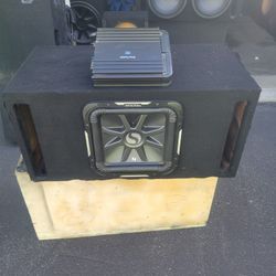 UNA BOCINA KICKER Y AMPLIFIER 