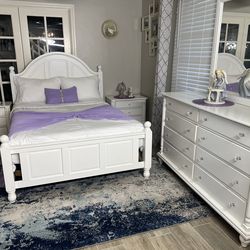 Full size bedroom set. Distressed style. Excellent condition includes brand new memory Foam Matress.