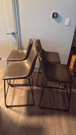 Set of 4 brown bar stools