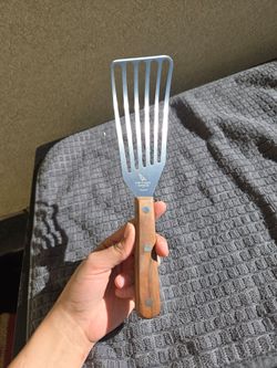 Fish spatula