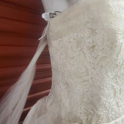 VERA WANG EVA WHITE strapless Lace PRINCESS DRESS sz 8 Wedding for Sale in  Los Angeles, CA - OfferUp