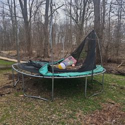 Free Trampoline 