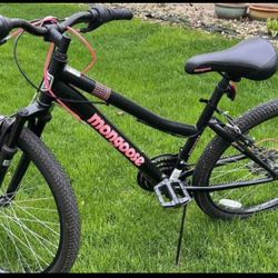 Beautiful 24" 21-speed ladies Mongoose Excursion Bike