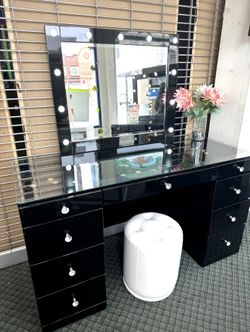 9 drawer vanity with glass top