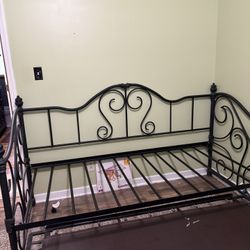 Daybed With Trundle