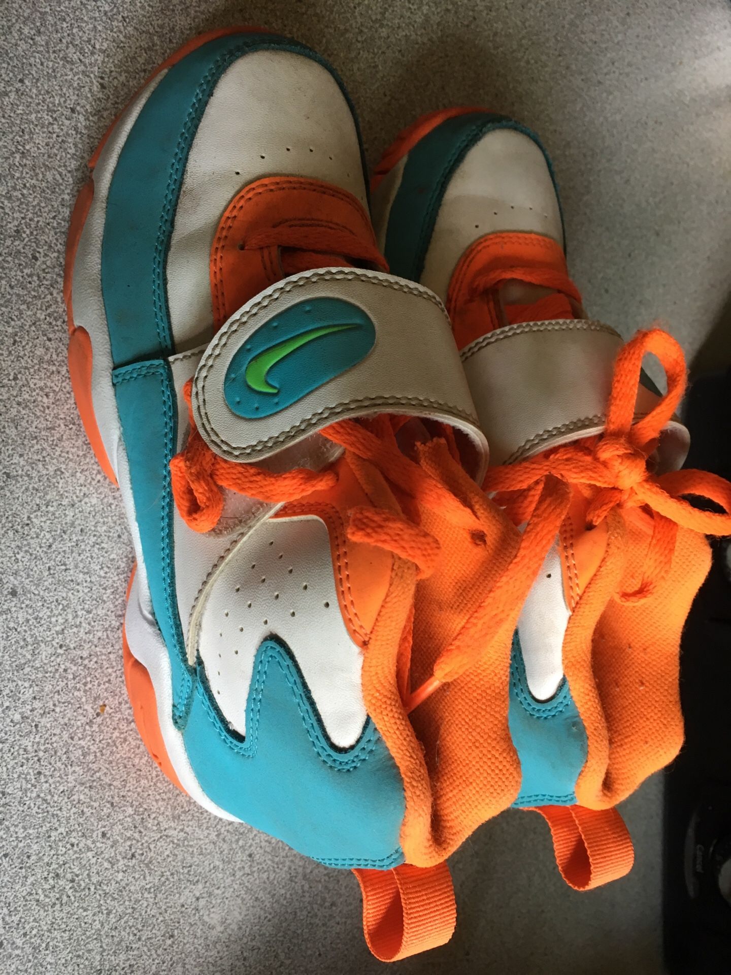 Nike Boys size 1 1/2Y