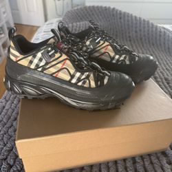 Burberry Low Top Sneakers 