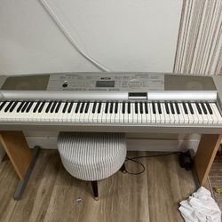 Yamaha DGX-500 Portable Digital Piano