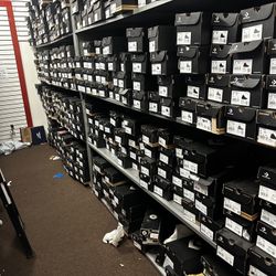 50 To 70% Off Everything Must Go The Store Closing Vans , Converse, Adidas, Nike Sb Wolverine Uggs rainbow sandals 