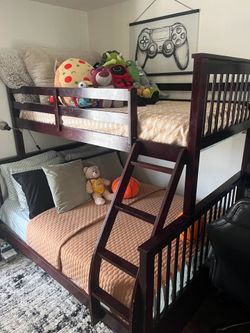 Twin over Full bunkbeds