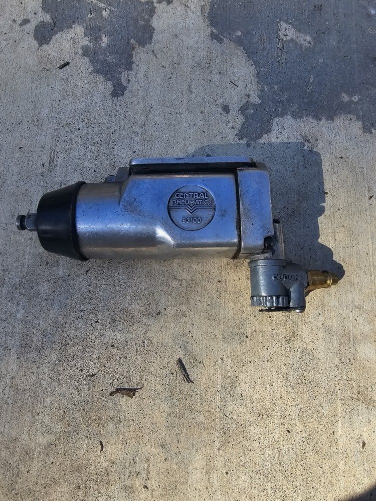 Central Pneumatic 93100 Impact Wrench