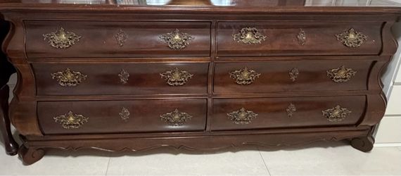 Free 6-Drawer  Dresser