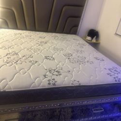 King Size Bedroom Set… Silver 