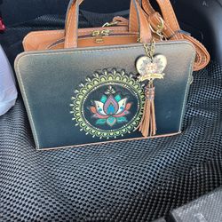 Bolsa De Piel Con Grabado Artesanal