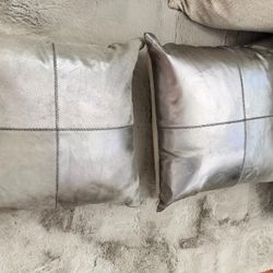 2Pillows for Couch or Bed 20 x 20