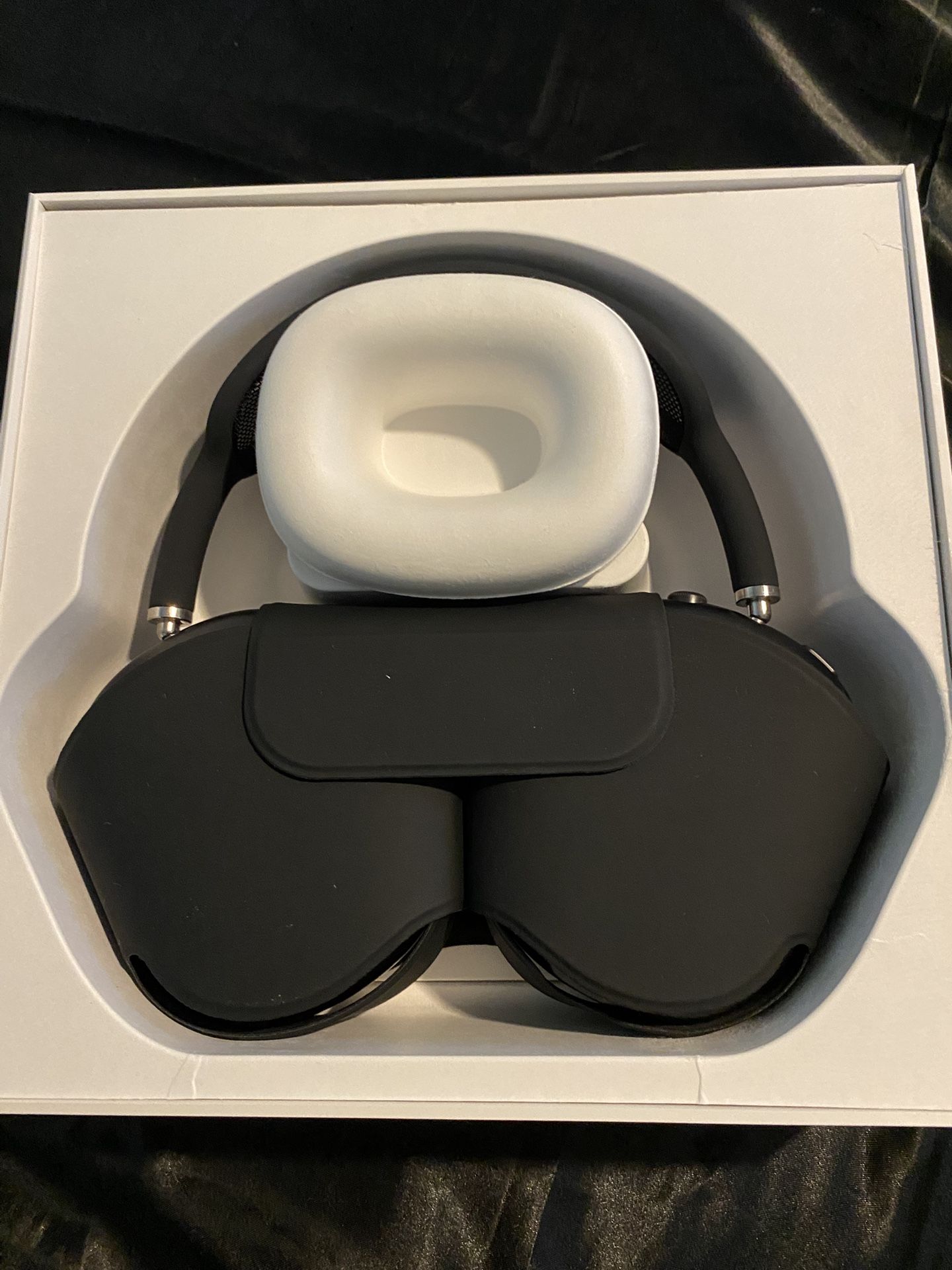 Apple AirPod Max’s Black