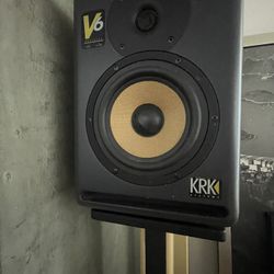 Audio Monitor KRK V6 With A Stand 