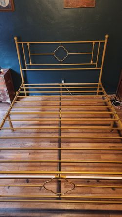 Queen Gold Metal Bedframe