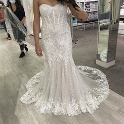 Beautiful Wedding Dress/size 8/$600 OBO Thumbnail