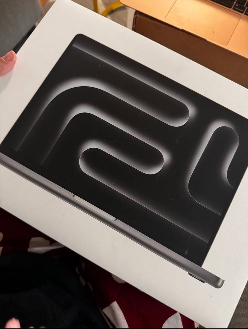 MacBook Pro 16” M4 Max Chip