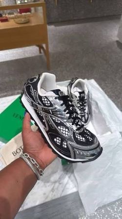 Bottge  size 42 box also